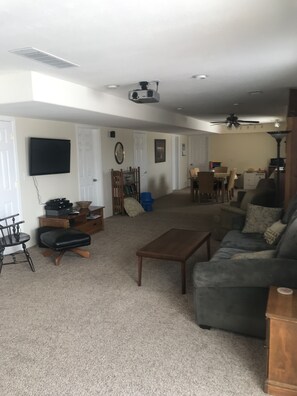 Smart-TV, Videospiele, DVD-Player, Bücher