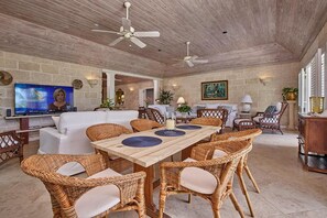 別墅, 多張床, 非吸煙房, 海景 | 起居區 | 平面電視