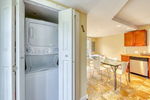 Interior - Spacious home with renovated kitchen, large deck, & tennis (Ocean Beach)