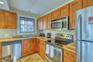 Fridge, microwave, oven, stovetop - Spacious home with renovated kitchen, large deck, & tennis (Ocean Beach)