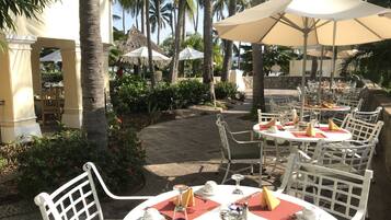 3 restauranter; serverer morgenmad