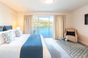 Iron/ironing board, Internet, bed sheets