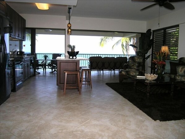 Interior - Breathtaking View on Beautiful Sandy Beach Oceanfront  (Kailua-Kona)