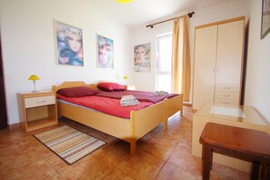 5 bedrooms, free WiFi, bed sheets
