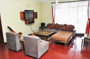 TV, DVD-spiller og stereoanlegg