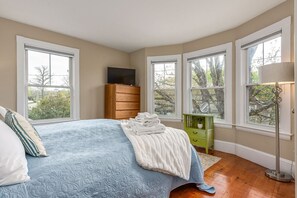 4 habitaciones, cuna de viaje, wifi gratis y ropa de cama