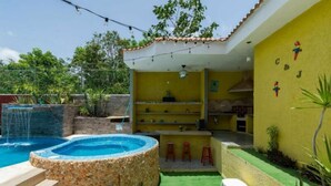 Shower, free toiletries, hair dryer (on request), towels - Guesthouse Pet Friendly (Cancun)