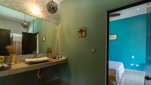 Shower, free toiletries, hair dryer (on request), towels - Guesthouse Pet Friendly (Cancun)
