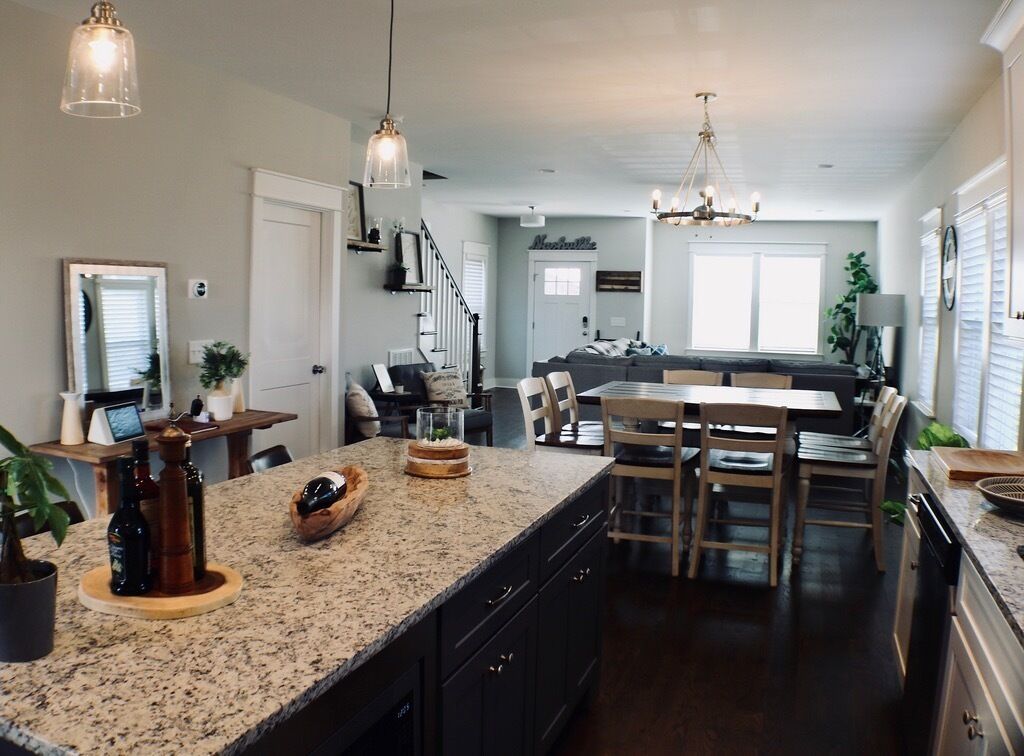 New ♫ Music City ♫ Nashville ♫ Walk to Coffee or Food ♫ 3 Miles to Downtown