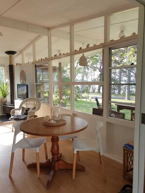 Interior - A Lazy Breeze, Cudmirrah (Cudmirrah)