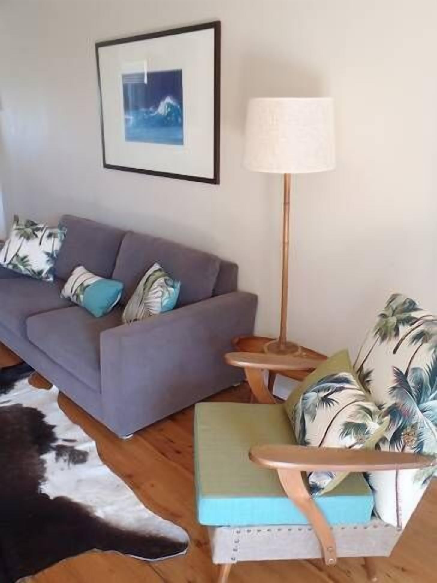 Smart-tv, bøger, stereoanlæg