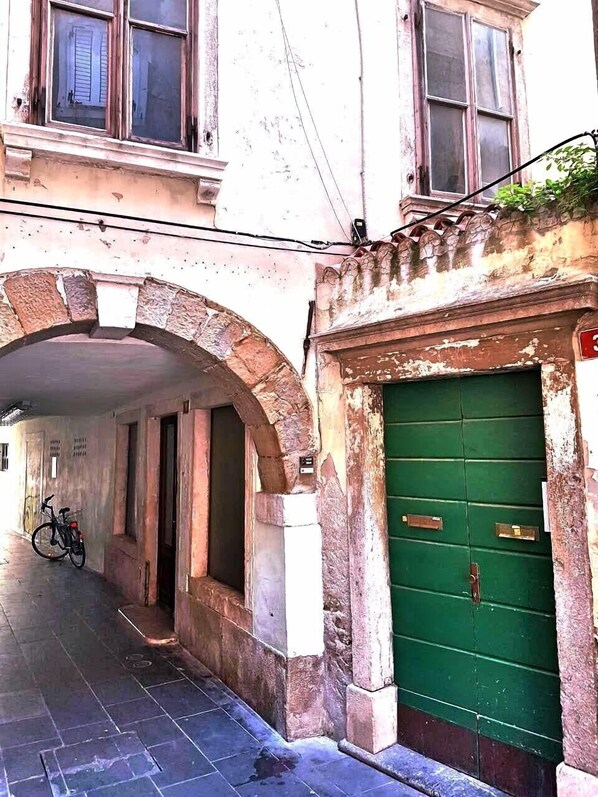 Exterior detail - Bright Apartment at Tartini Square (Piran - Pirano)