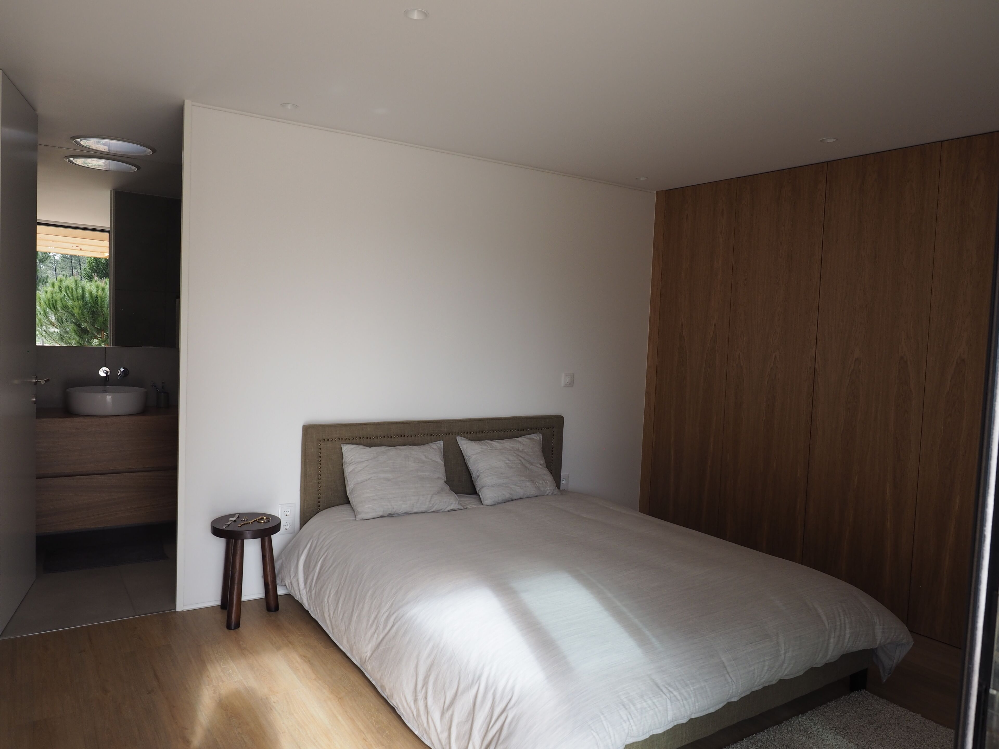 3 quartos, ferros/tábuas de passar roupa, Wi-Fi, roupa de cama