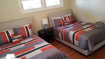 4 habitaciones, tabla de planchar con plancha, cuna de viaje y wifi