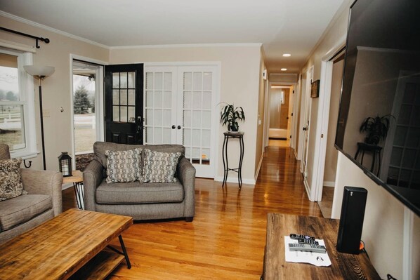 TV, fireplace - Golf Course Views! Ranch! Fire Pit ! Bring Pets! (West Lafayette)