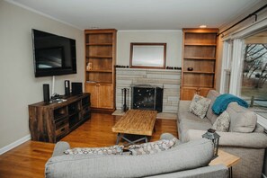 TV, fireplace - Golf Course Views! Ranch! Fire Pit ! Bring Pets! (West Lafayette)