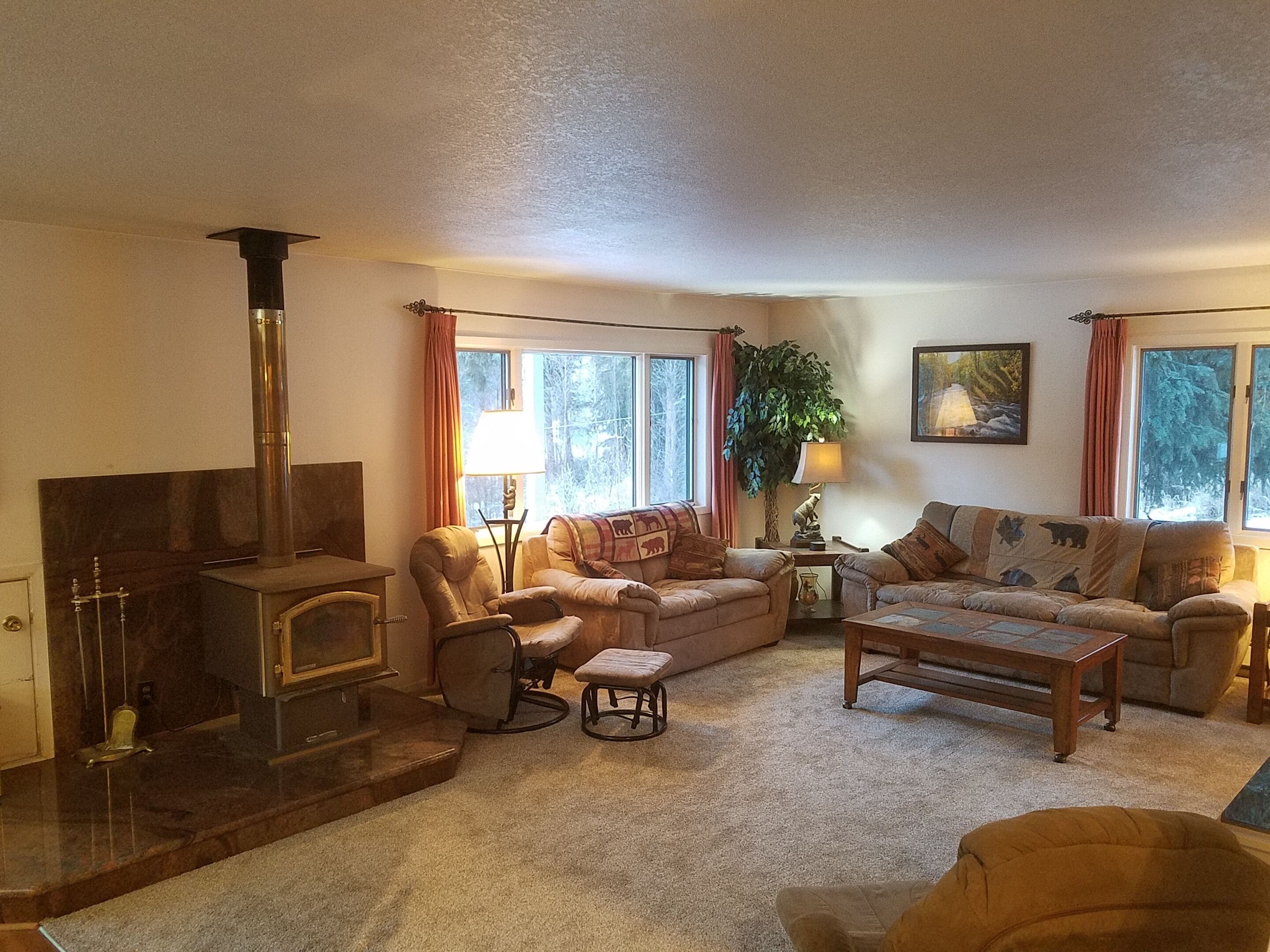 Riverfront 4 bed  Home  Very private  Great views  Great trout fishing out back