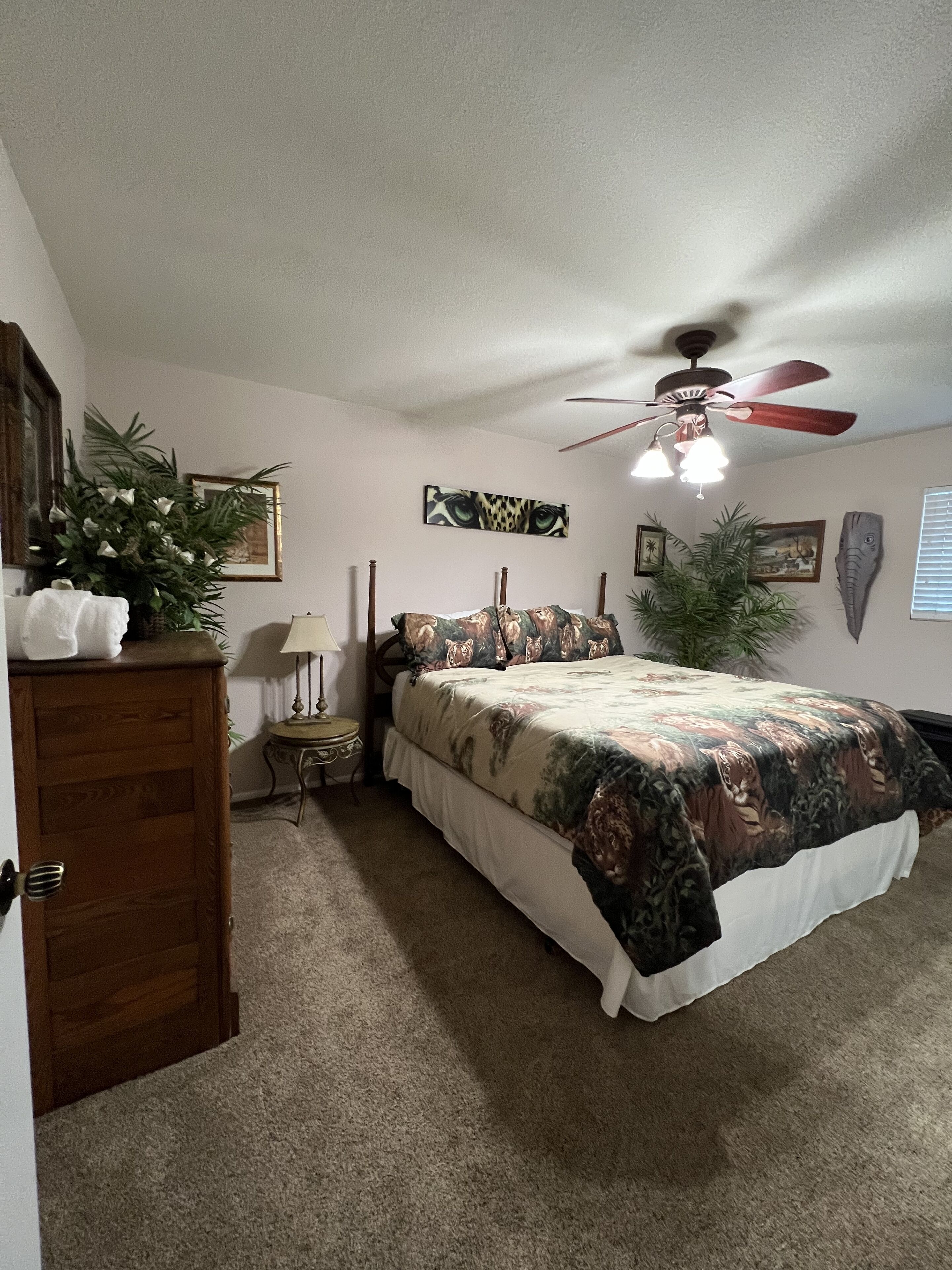 Steps to the Marina and community pool, Wifi, and Private Slip!