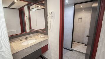 Deluxe Room, 1 King Bed, Non Smoking | Bathroom | Shower, rainfall showerhead, free toiletries, hair dryer