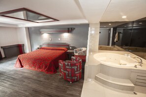 Deluxe Room, 1 King Bed, Non Smoking | Blackout drapes, iron/ironing board, free WiFi, bed sheets - Hotel La Rosa - Adults Only (Mexico City)