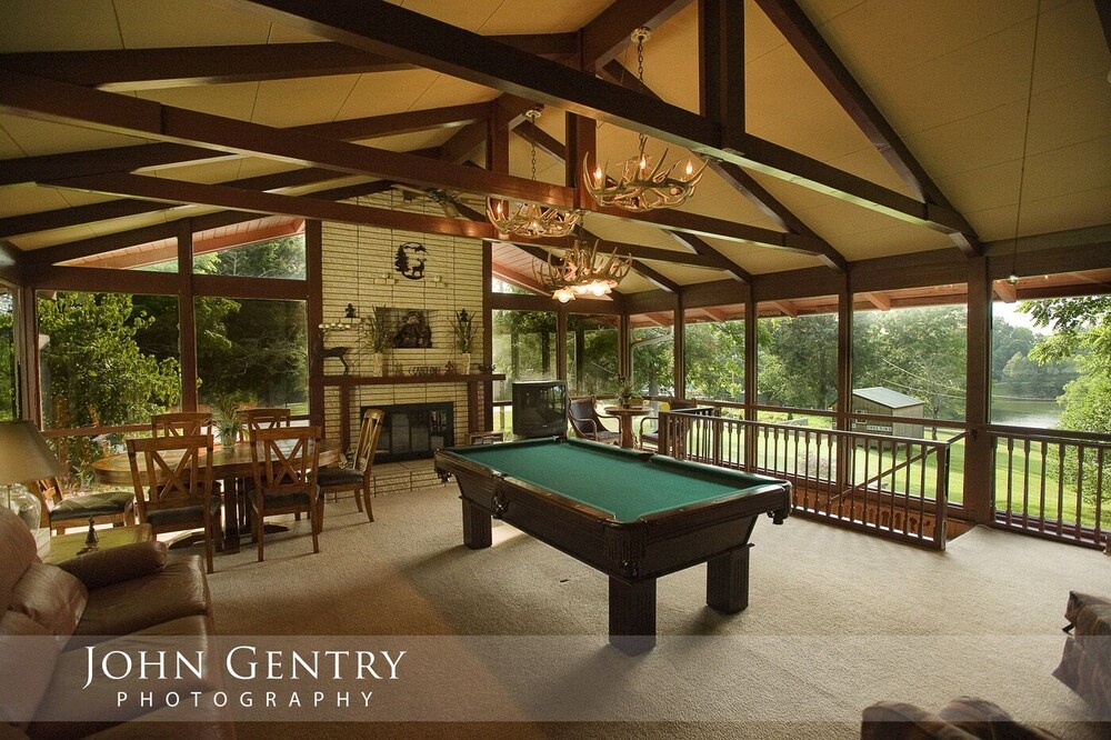 Cajun Lake Lodge, Dickson, TN