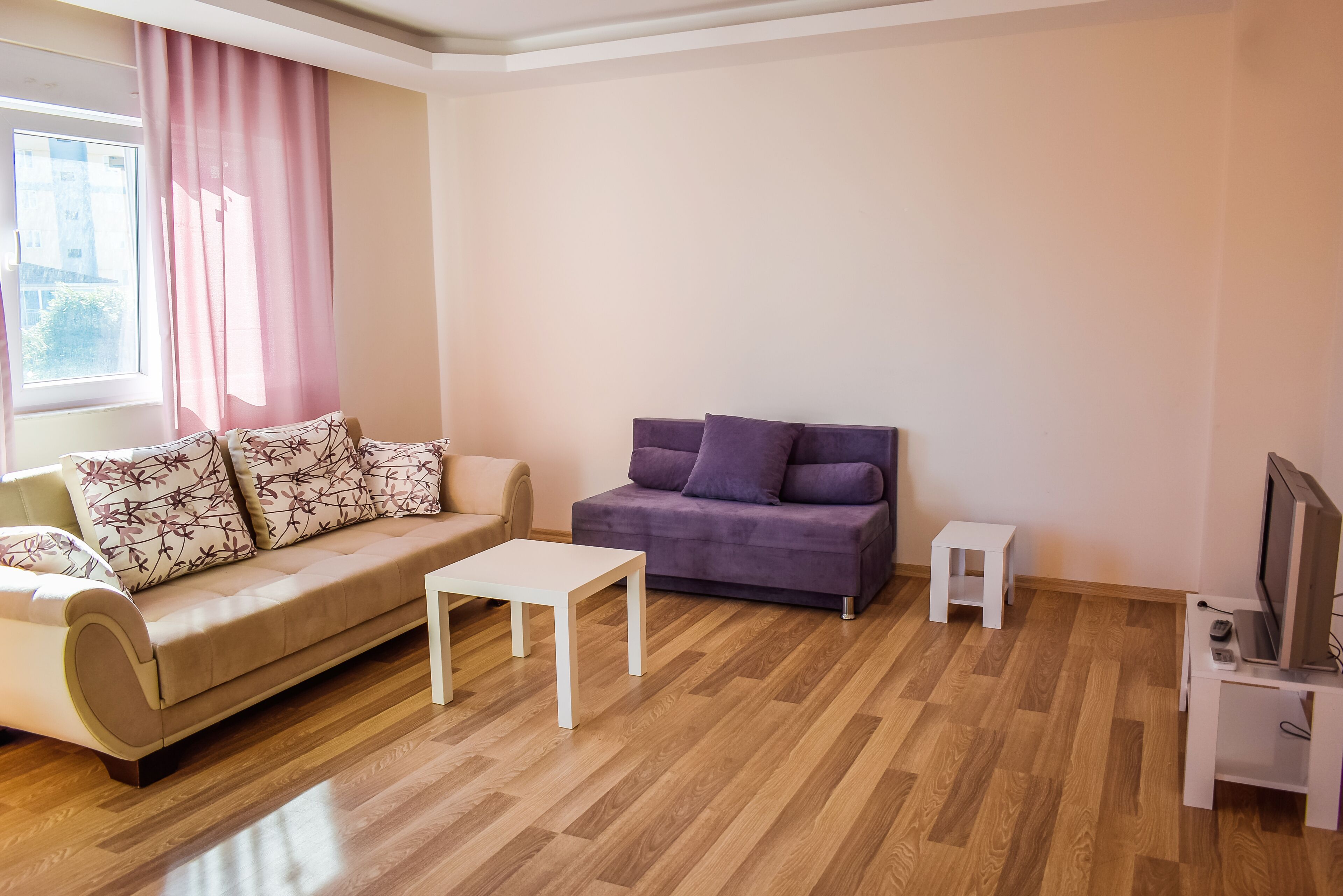 Spacious 2 bedroom apartment with big kitchen and mountain view