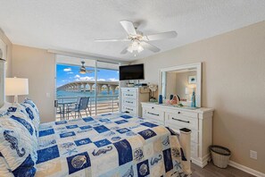 2 slaapkamers, een bureau, een strijkplank/strijkijzer, gratis wifi