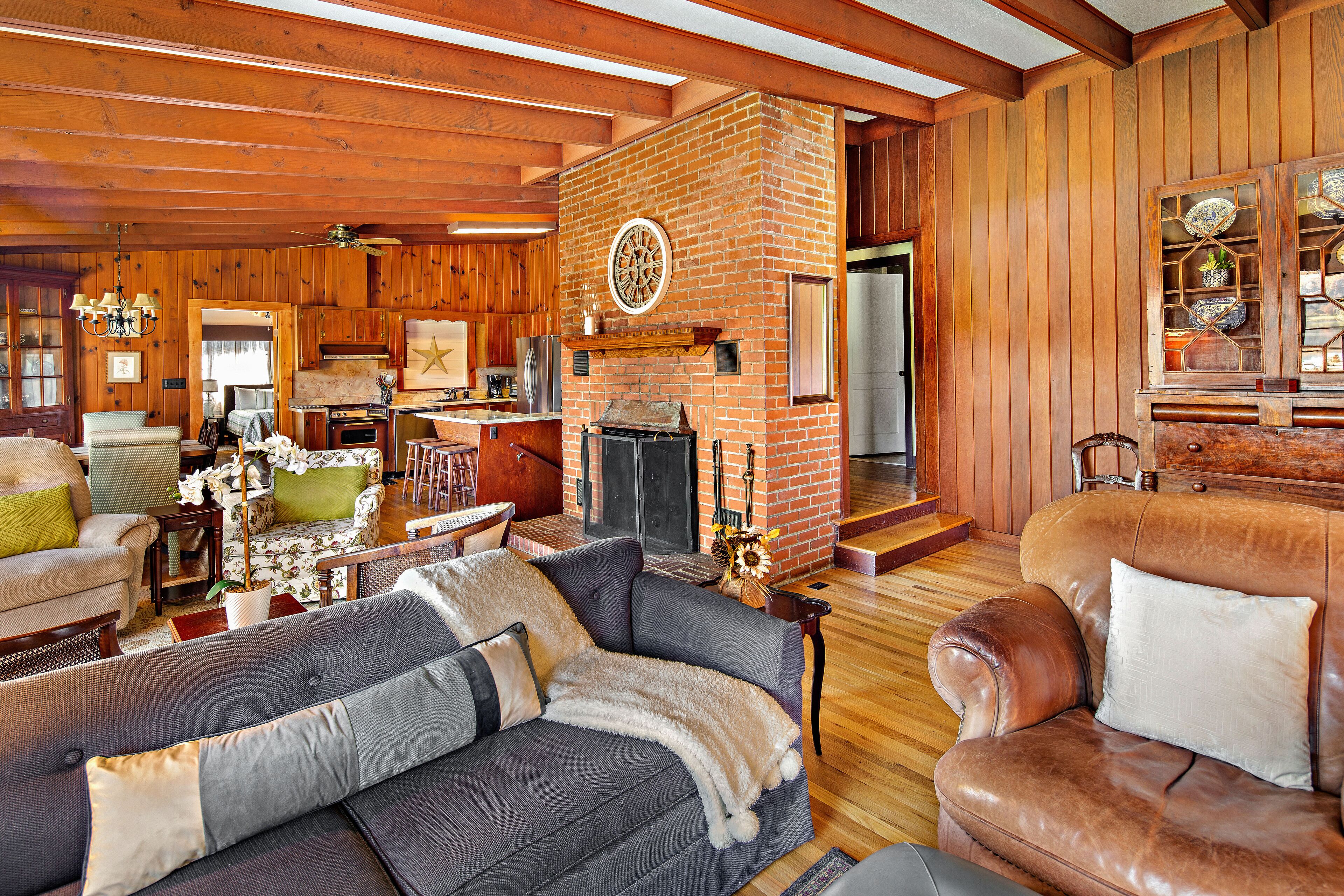 Lakeside Retreat at The Ginkgo Cottage - Location, location, location