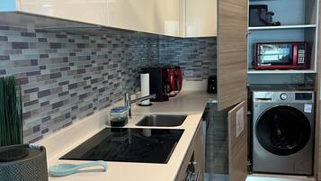 Refrigerador, microondas, horno, placa de cocina