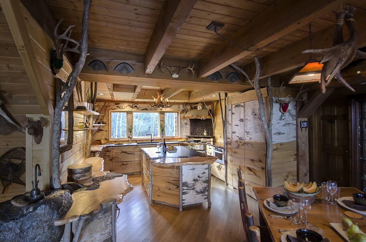 Moose Meadow Lodge & Treehouse - Adirondack style log cabin on 86 private acres