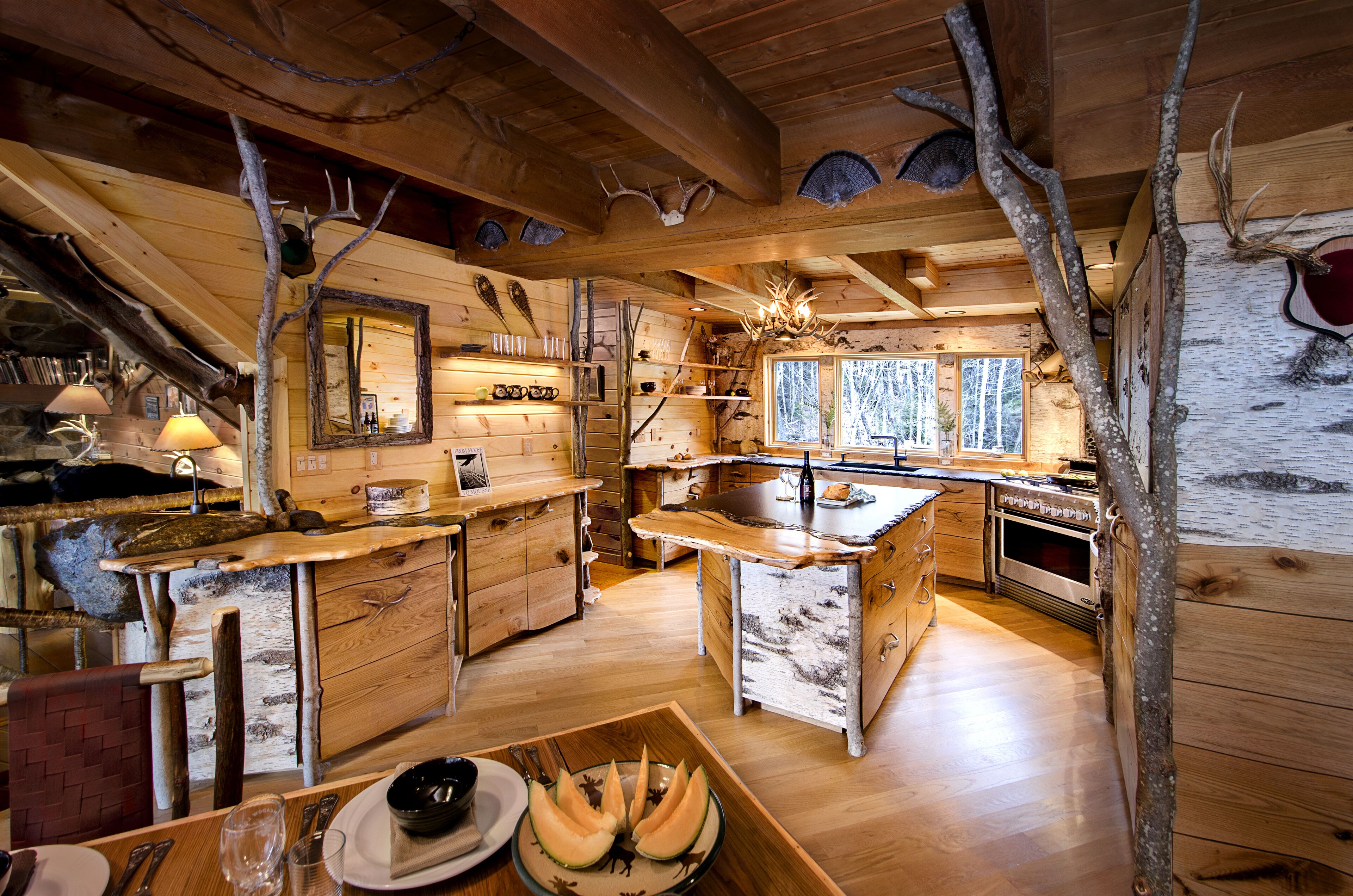 Moose Meadow Lodge & Treehouse - Adirondack style log cabin on 86 private acres