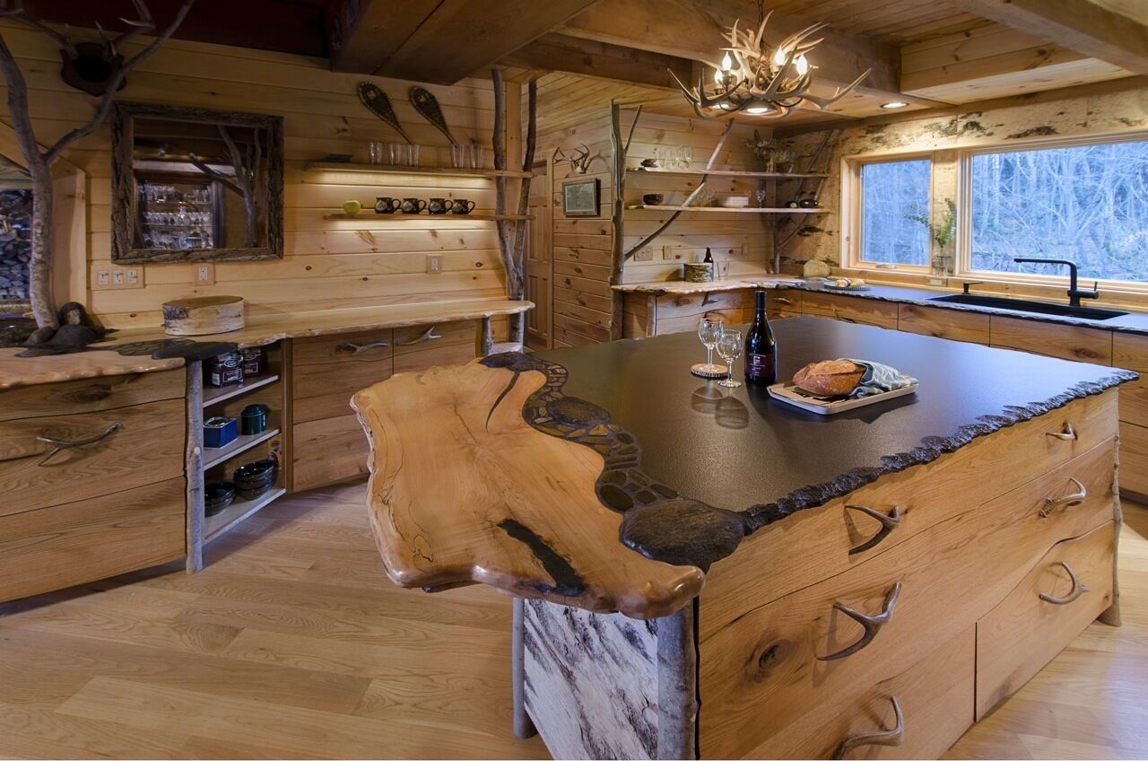 Moose Meadow Lodge & Treehouse - Adirondack style log cabin on 86 private acres