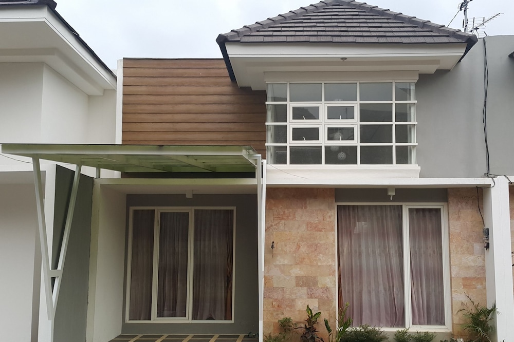 Villa Asri Batu Malang