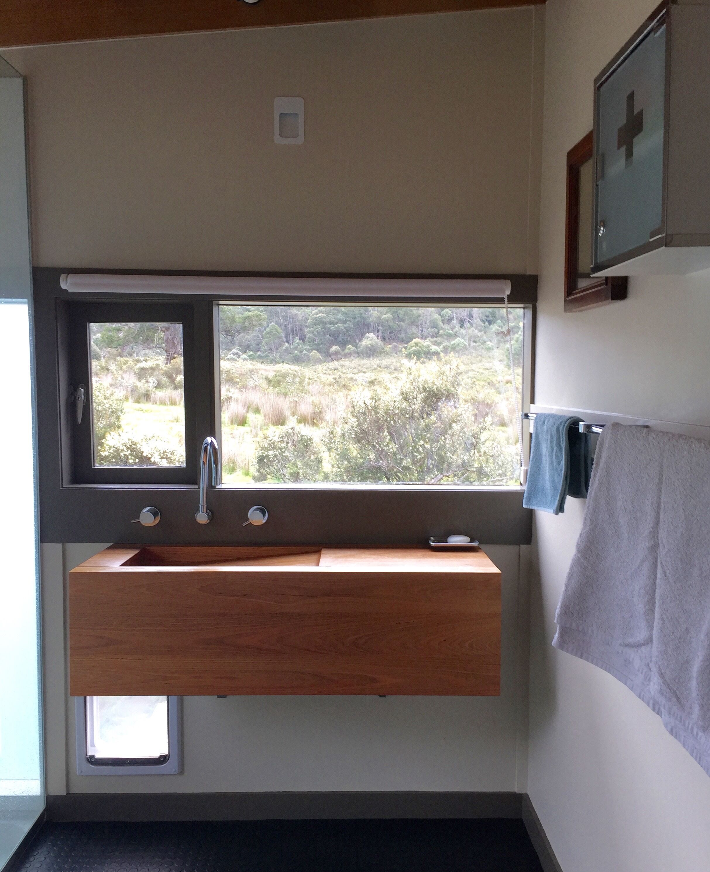 Newly-restored Cradle Mt house 12min to Nat Park — image 4