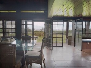 Dining - SOUTH FRONT OF SILVEIRA BEACH IN GAROPABA (Garopaba)