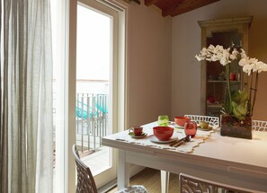 Dining - "MATTONE" - Elegant apartment for 4 people on the 3rd floor. (Firenze)