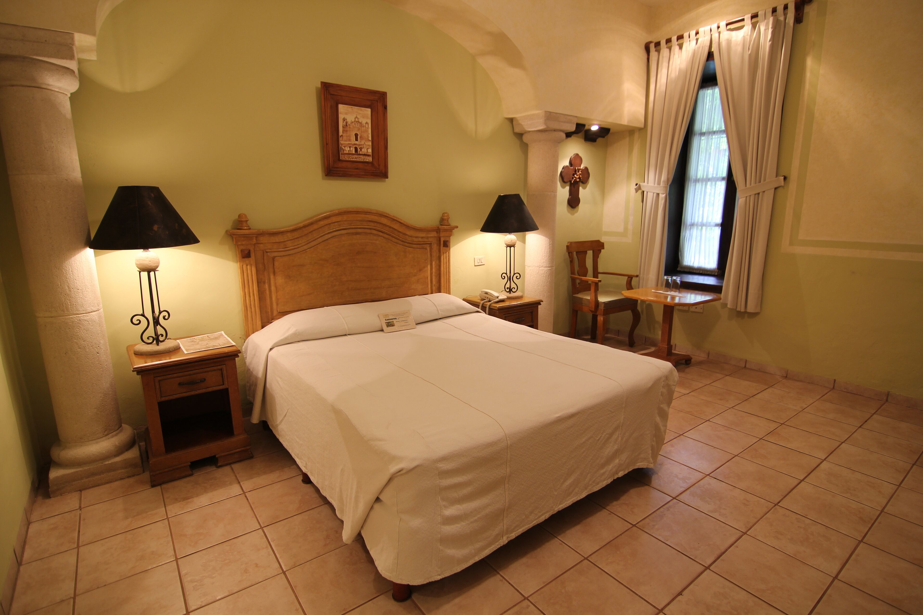 Romantic And Charming One Block 1/2 From Main Square