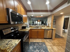 Frigorifero, microonde, forno, lavastoviglie