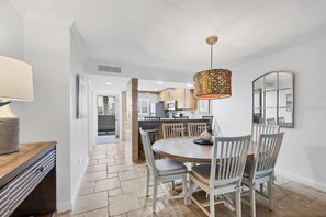 Dining - Beautifully Updated & Decorated Gulf Side Garden View Condo (Siesta Key)