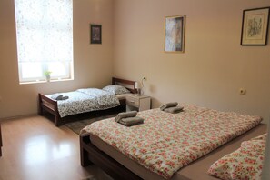 2 chambres, fer et planche à repasser, Wi-Fi, draps fournis