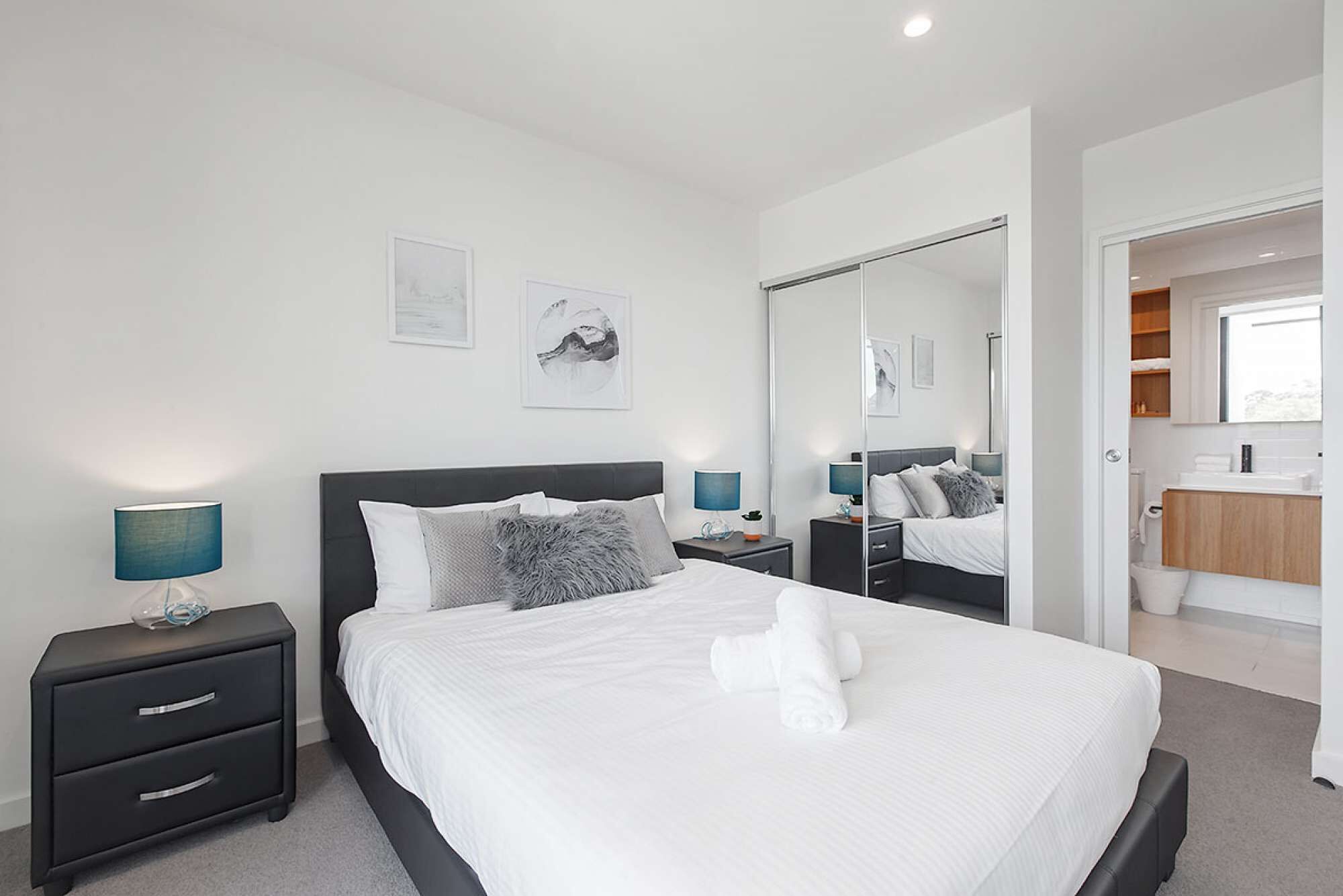 Ilixir Apartments by Ready Set Host — image 5