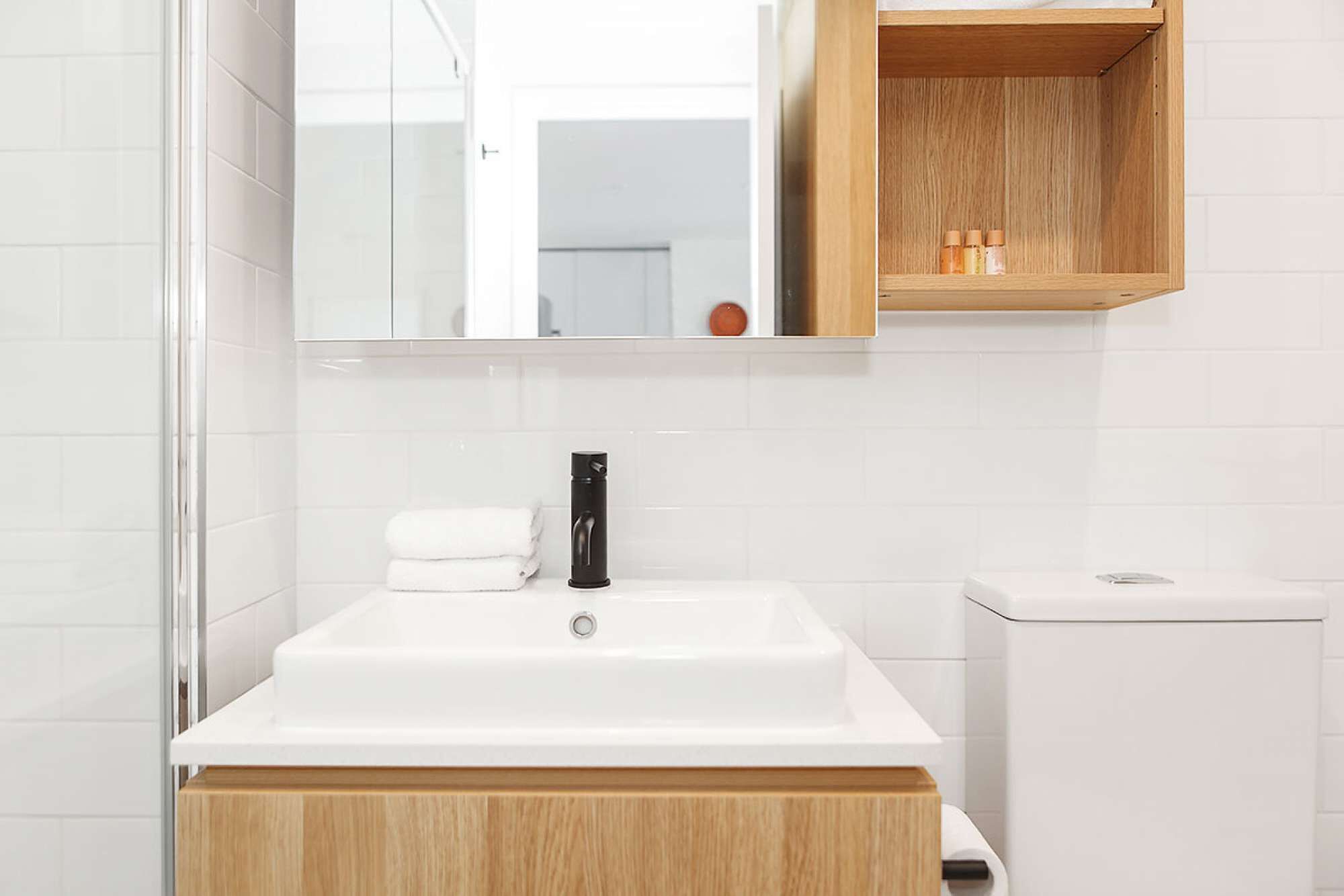 Ilixir Apartments by Ready Set Host — image 9