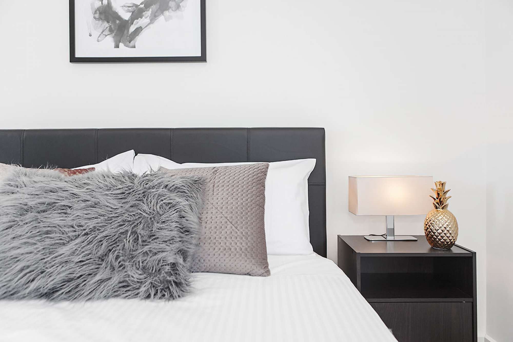 Ilixir Apartments by Ready Set Host — image 10