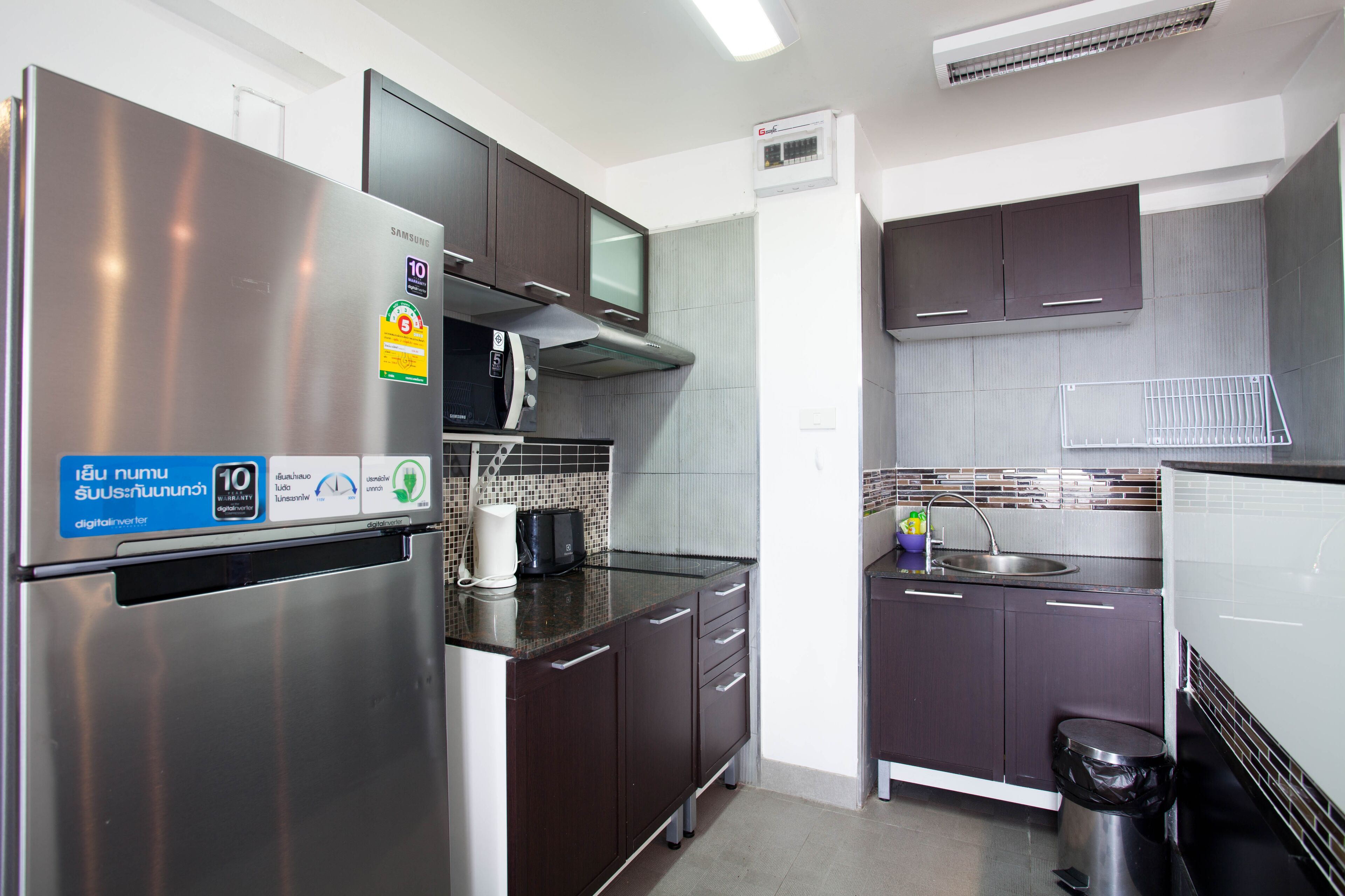 Night Bazaar Road-DELUXE 1BR 13th F Work-From-Home w/ Fully Fitted Kitchen