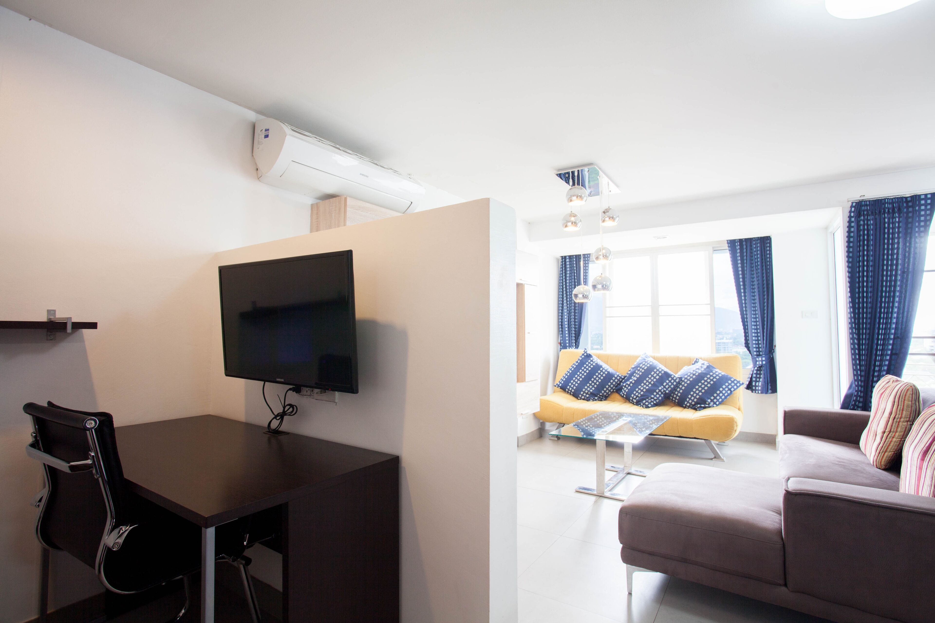 Night Bazaar Road-DELUXE 1BR 13th F Work-From-Home w/ Fully Fitted Kitchen