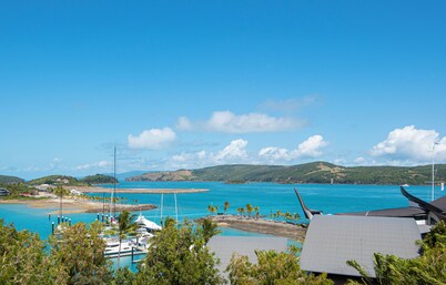 * Casuarina Cove 1 * Hamilton Island