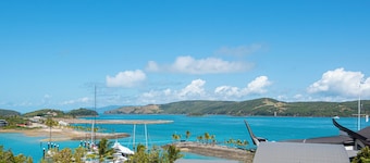 * Casuarina Cove 1 * Hamilton Island