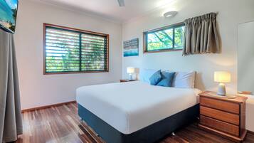 3 bedrooms, iron/ironing board, free WiFi, bed sheets