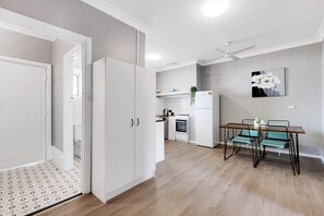 Interior - Cute and Cosy - Events, Workers and Getaways (Murray Bridge)