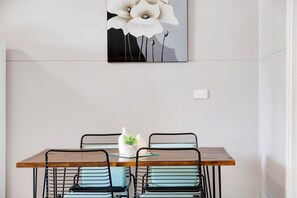 Dining - Cute and Cosy - Events, Workers and Getaways (Murray Bridge)